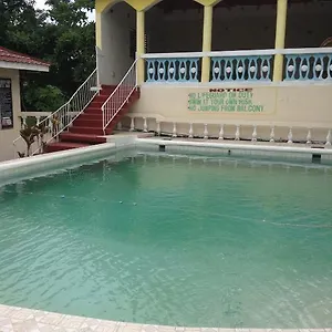 villa-la-cage.comcaribbean.com/